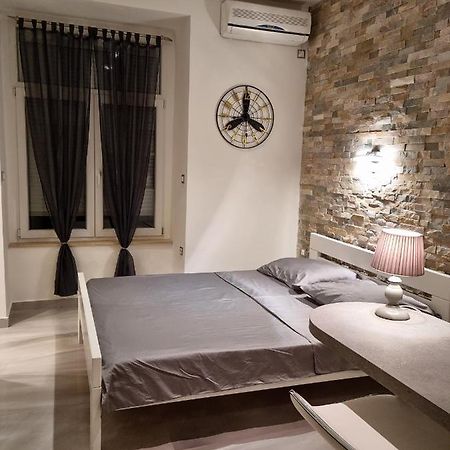 Apartment Amfiteatar Pula Buitenkant foto